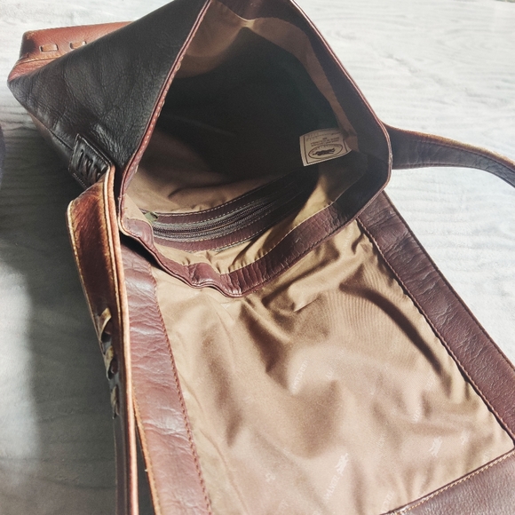 💗SOLD💗🦋VINTAGE American Angel Lace Up Leather Satchel - Picture 8 of 11